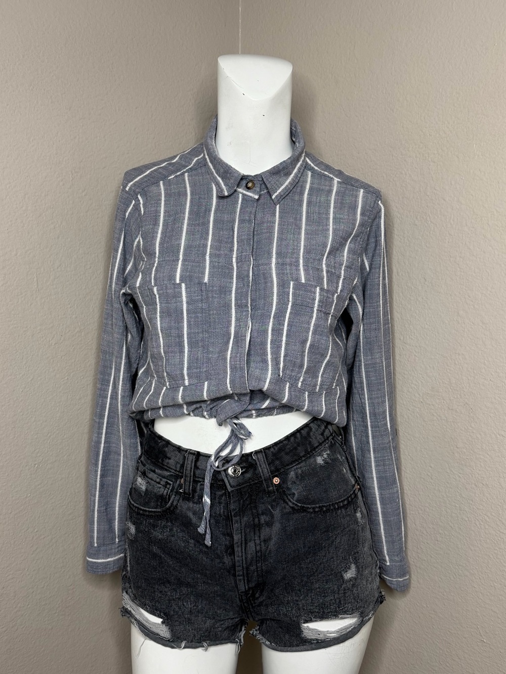 Abercrombie & Fitch Navy and White Label Button-Up Women’s Medium
